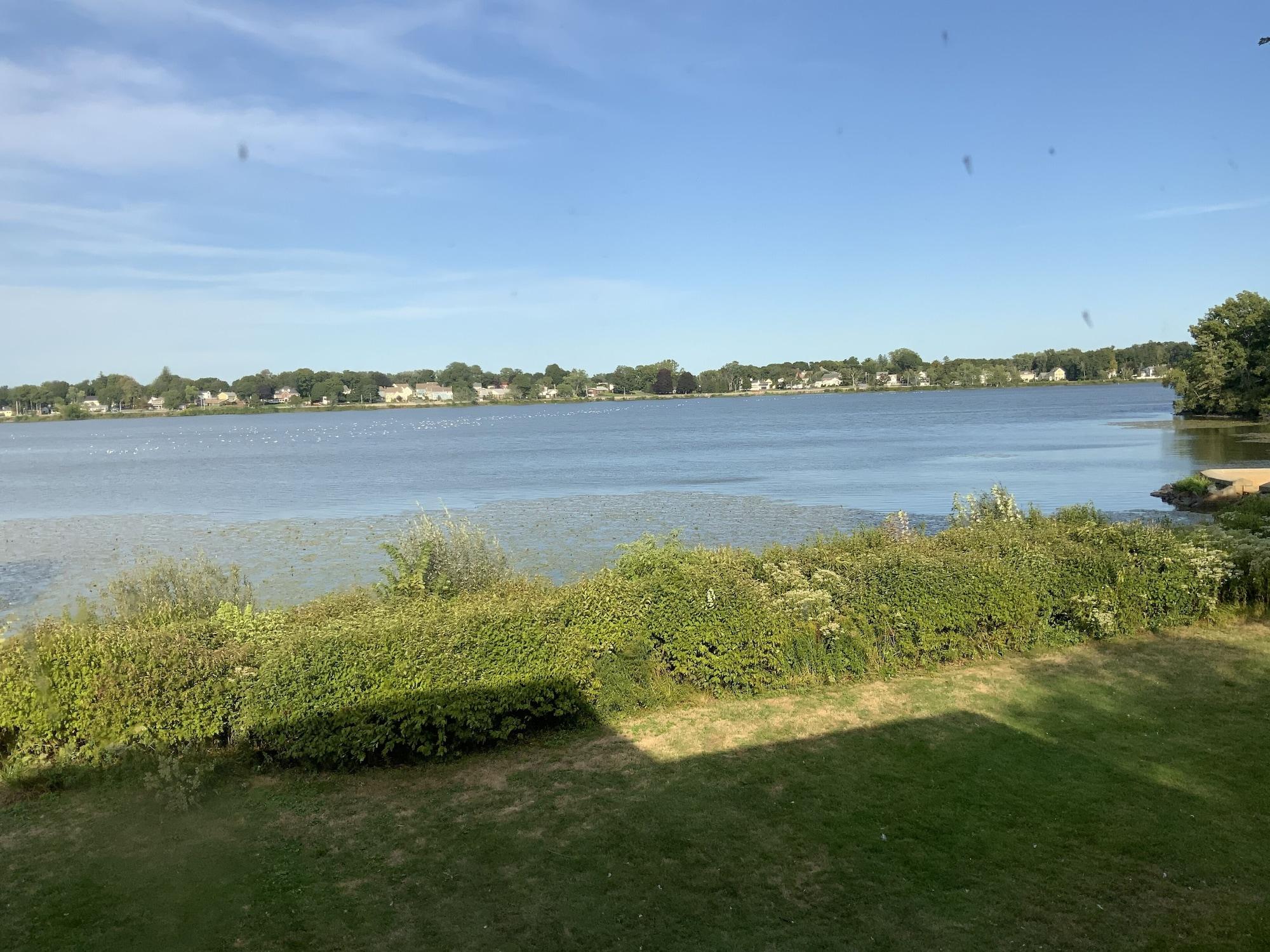וויקפילד Lakeside Inn מראה חיצוני תמונה