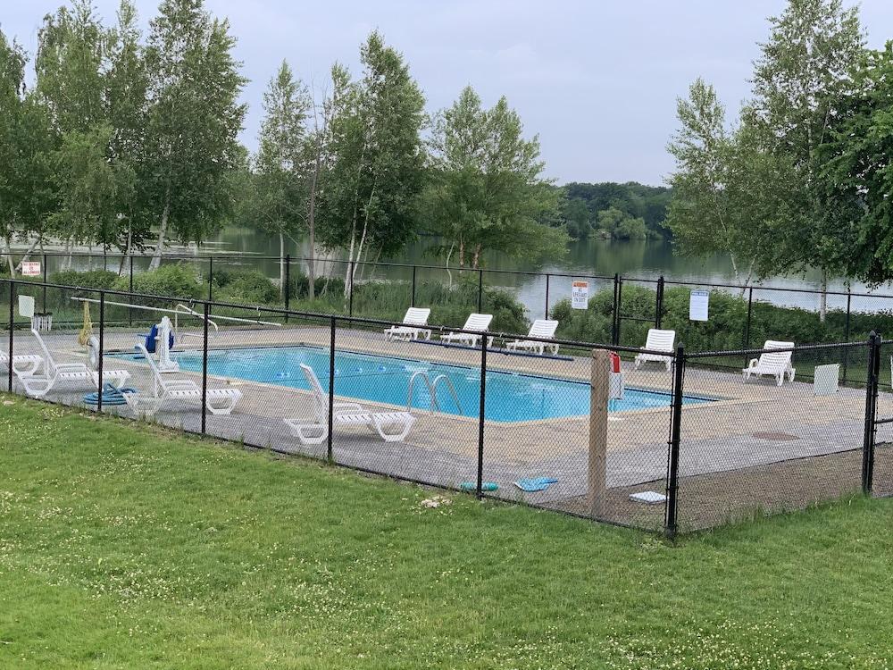 וויקפילד Lakeside Inn מראה חיצוני תמונה